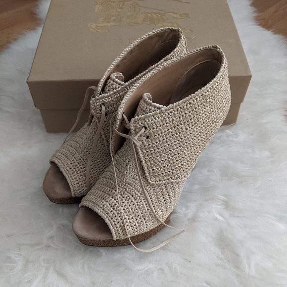 Burberry Darfield Crochet Peep Toe Booties - Picture 2 of 16